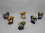 CERÂMICA CHINESA, seis (6) esculturas policromadas representando cavalos Tang, posições variadas, marca de origem em cavo na base em legenda e caracteres, pouco legíveis, medindo a maior 14,5 cm altura.