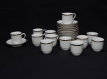 PORCELANA, doze (12) xícaras para café, brancas com frisos dourados, manufatura SCHMIDT (Pomerode, SC; Mauá, SP; Campo Largo, PR, fundada em 1945, ainda em atividade, maior fábrica de porcelana da América Latina), modelo CLASSIC.