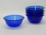 VIDRO, cinco (5) taças para sobremesa, tipo lavanda, tonalidade azul petróleo, translúcidas, medindo 11,5 cm diâmetro.
