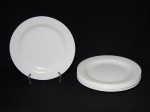 VIDRO, oito (8) pratos rasos, moldados, branco leitoso, ditos milk glass, medindo 27 cm diâmetro, usados.