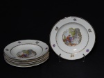 PORCELANA, seis (6) pratos fundos, medindo 23,5 cm diâmetro, ornamentação com cena do gênero em policromia sobre fundo branco, borda com flores intercaladas policromadas e douradas, arremates a ouro, manufatura REAL (Mauá, SP, 1943 a 1994), usados.