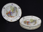 PORCELANA, seis (6) pratos rasos, medindo 24 cm diâmetro, ornamentação com cena do gênero em policromia sobre fundo branco, borda com flores intercaladas policromadas e douradas, arremates a ouro, manufatura REAL (Mauá, SP, 1943 a 1994), usados.