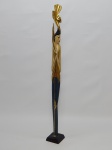 ESCULTURA, uma (1) figura feminina, policromada, arte popular de bali, entalhada em madeira, medindo 57 cm altura.