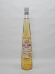 BEBIDA, uma (1) garrafa de licor italiano GALLIANO, lacrada, Distilleria Arturo Vaccari Livorno, capacidade 1000 ml, teor alcoólico 35%, sem garantia quanto ao conteúdo, somente para coleção, medindo 44 cm altura.