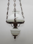 LUMINÁRIA, um (1) lustre de teto para um lume, estrutura em bronze relevada em elementos vegetalistas acabamentos em pinha, adorno central e cúpula em vidro opalinado branco leitoso, dito milk glass, parte elétrica não testada, medindo aproximadamente 55 cm altura.