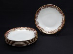 PORCELANA, seis (6) pratos fundos, ornados com barrado em florais e volutas, nas tonalidades marrom e verde sobre fundo branco, arremates em dourado, manufatura RENNER (Porto Alegre, RS, fundada em 1942; em 1998 foi vendida para a Vista Alegre de Portugal; em 1999 mudou a razão social para Vista Alegre do Brasil), modelo, MON-CHÉVI, medindo 22 cm diâmetro.