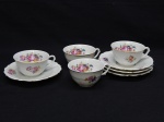 PORCELANA, quatro (4) xícaras para café, ornamentação floral policromada, arremates com frisos dourados, manufatura Carl Tielsch (fundada em 1845, na cidade de Altwasser, como Carl Tielsch & Co, no inicio suas peças eram marcadas com as letras TPM Tielsch-Porzellan-Manufaktur; em 1917 mudou para Carl Tielsch & Co. A. G.; em 1932 mudou para Porzellanfabrik Tielsch & Co, Abteilung der C. M. Hutschenreuther A. G.; em 1945 mudou para Polska Fabryka Porcelany Tielsch (território deixou de ser da Alemanha e passou a ser da Polônia); em 1952 mudou para Zaklady Porcelany Stolowej Walbrzych; a partir de 1992 acresceu no ultimo nome da fábrica as letras S.A. Funciona assim até a atualidade).