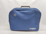 MEMORABILIA DA VARIG - Maleta de viagem nylon impermeável com logotipo da empresa. Perfeito estado, marcas de guardado. 36 x 42cm.