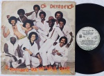 Os Devaneios - O Conjunto que faz voce vibrar LP 1978 Funk Groove Swing  Estado regular. Gravadora EMI 70's. Disco em estado regular com riscos superficiais e médios. Capa e estado regular , com amassos, desgastes e faltando pequenas partes.