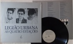 LEGIÃO URBANA - As Quatros estações LP 1989 Encarte Original Muito Bom Estado.. Gravadora EMI 80's. Disco em Muito bom estado. Capa em bom estado , com algumas manchas, amassos. Inclui encarte.