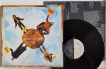 Spin Doctors  Turn It Upside Down LP Gatefold 1994 Brasil Encarte Muito bom estado. Gravadora Epic 90's. Disco em excelente estado. Capa em muito bom estado, com algumas manchas amareladas pelo tempo.