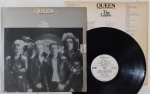 Queen  The Game LP Brasil 1980 Encarte Bom Estado. Gravadora EMI 80's. Disco em bom estado com riscos superficiais. Capa em bom estado , com amassos e manchas de tempo. Inclui encarte.