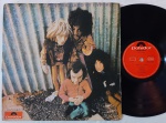 Hendrix  Band Of Gypsys LP Brasil 1970 Bom Estado. Gravadora Polydor 70's. Rara edição com bonecos na capa, igual a edição Inglesa. Capa em bom estado , com amassos , manchas amareladas e desgastes on se introduz o disco. Disco em bom estado , com riscos medios e superficiais.