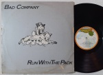 Bad Company   Run With The Pack LP Brasil 1976 Hard Rock Bom Estado. Gravadora Island 70's. Capa em estado regular com desgastes em torno, manchas amareladas e amassos. Disco em bom estado com riscos superficiais.