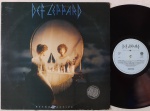 Def Leppard  Retro Active LP Brasil 1993 Muito bom estado. Gravadora Vertigo 90's. Capa e disco em muito bom estado.