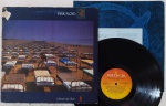 Pink Floyd  A Momentary Lapse Of Reason LP Gatefold Brasil 1987 Encarte Bom Estado. Gravadora CBS 80's. Disco em bom estado com riscos superficiais. Capa em bom estado com amassos, desgastes acentuado na frente e desgastes ao entorno.