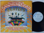 The Beatles  Magical Mystery Tour LP Gatefold Brasil Booklet Disco em muito bom estado. Gravadora Odeon 80's. Disco em muito bom estado. Capa em estado regular com desgastes acentuados e danos na contra capa e no interior do booklet. 