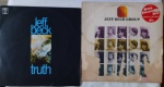 LOTE 2xLP Jeff Beck 70's Bom Estado.  Jeff Beck  Group 70's IMPORT Holanda. Capa em estado regular com danos por umidade e disco em muitos bom estado. Jeff Beck - Truth 70's Capa em bom estado com amassos e manchas. Disco em bom estado com riscos superficiais.