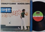 Stanley Clarke  School Days LP 70's Jazz Soul Excelente estado. Gravadora Atlantic 70's. Disco em excelenete estado. capa em bom estado com manchas amareladas pelo tempo.