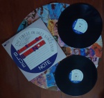 The Best Of Blue Note 2xLP Gatefold IMPORT USA Jazz Excelente estado. Album duplo original Americano 80's. Com : Bud Powell, Thelonious Monk, Clifford Brown, Miles Davis, John Coltrane, Herbie Hancock, Donald Byrd, Lou Donaldson.Discos em excelente estado. Capa em muito bom estado com marca de caneta na frente.