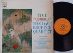The Dave Brubeck Quartet Time Further Out LP 1971 Brasil Jazz  bom estado. Gravadora CBS 70's. Disco em bom estado com riscos superficiais. Capa em bom estado, com manchas amareladas e desgastes onde se introduz o disco.