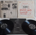 John & Yoko* / Plastic Ono Band* With Elephant's Memory* And Invisible Strings  Some Time In New York City. Album duplo Brasil 70's. Discos em muito bom estado. Capa gatefold em bom estado , com desgastes e fenda na espinha, entorno e manchas amareladas do tempo. INclui encartes.