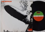 Led Zeppelin LP 1977 Muito bom Estado. Gravadora Atlantic 70's. Capa em muito bom estado , com marca de caneta na contra capa. Disco em muito bom estado, com marca de caneta em ambos os rotulos.