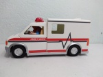 Lote Playmobil Ambulância, faltando uma porta traseira, funcionando sirene, no estado