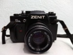 Antiga máquina fotográfica Zenit 12 XL funcionando, manual, no estado