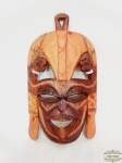 Mascara Decorativa Estilo Africana em Madeira Esculpida. Medida: 14 cm x 23,5 cm