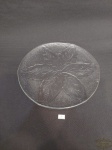 Prato de Bolo em Vidro Moldado. Medida: 29,5 cm diametro