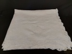 Toalha de Mesa Retangular Borda com Acabamento em  renda . Composição algodão . Medida: 1,43 cm x 2,59 cm