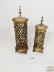 2 Castiçais lanterna   marroquinos,  em Metal Dourado.  vazados Medida: 31 cm e 25 cm