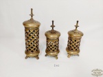 3 Castiçais Luminárias Vela e marroquinos m Metal Dourado. Medida: 22 cm e 18 cm altura