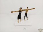 Escultura Casal Dançarino em Bronze com Base em Pedra  Assinatura Desconhecida . Medida: 17 cm altura x 15,5 x 5,5 cm