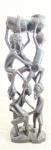 ARTE AFRICANA - "Figuras Masculinas" Excepcional, imponente e raro grupo escultórico tribal africano, em madeira nobre patinada, magnificamente esculpida e entalhada a mão, representando Guerreiros Africanos. Med 33 cm.