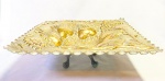Lindíssimo e raro centro de mesa/fruteira, Barroco, circa 1900, em metal dourado, magnificamente cinzelado e martelado a mão, decorado Ramos de Frutos. Apoiado sobre 4 pés representando Garras. Med 12x26x26 cm.