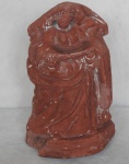 Arte Popular - Cerâmica - Antiga Escultura de Santa, apresentando pequenas perdas - Alt. 28cm - sem assinatura.
