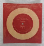 INTERESSANTE DISCO DE PAPELÃO DO YAZIGI METHOD 1st STAGE - LESSONS 1-2-3. Med. 20 x 20cm- NO estado.