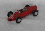 COLECIONISMO - Ferrari 1961/156/1 na cor vermelha, escala 1/35 - Med. 11,5cm