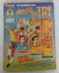 Livro Ilustrado Heróis do Tri - Edição Histórica - completo.  Borda desgastada do tempo
