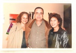 Colecionismo - Antiga Fotografia Colorida de Personalidades, Daisy Xavier e Murilo Salles com Maria Clara Rodrigues - Inauguração da Exposição coletiva Horizonte Reflexivo no Centro Cultural Light - Foto Paulo Jabur - Med. 10cm x 15cm.