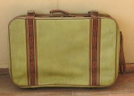 ANTIGA MALA DE VIAGEM  -Marca yves saint laurent - verde musgo guarnecida com couro - 50cm x 70 cm - No estado.