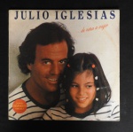 DISCO DE VINIL - Long Play - CBS   - Julio Iglésias - De niña a mujer - Capa e disco em bom estado.