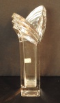 Espetacular vaso de Grosso Cristal Alemão da Mikasa Translúcido, bordas ornadas em sobreposições com 29,5 cm de altura.