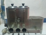 Cafeteira industrial em bom estado, funcionando no momento mas sem garantia de funcionamento futuro