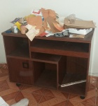 Interessante rack em mdf  com divisórias - seminovo. mede 100x45x75cm