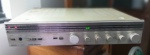 Amplificador receiver Philips funcionando porém precisa de substituição ao de terminar da fixação das caixas. falta um pequeno botão. (ERRATA)