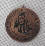 Medalha de metal com a descrição Heleno de Freitas - São João Nepomuceno MG  com 60mm de diâmetro.