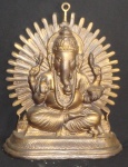 Escultura oriental em material sintético na tonalidade dourada representada por Ganesha aprox. 33 x 28 x 7cm